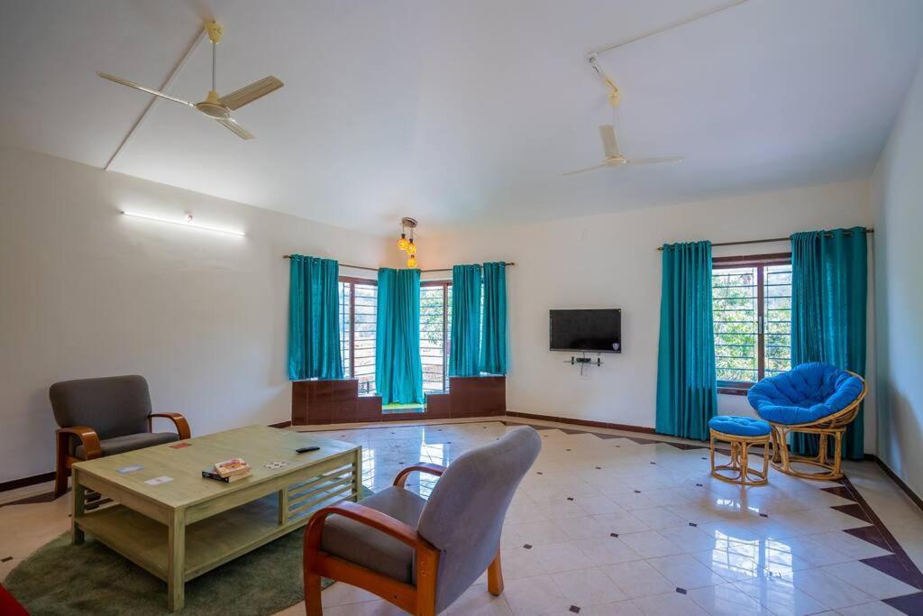 Lake View Villa Gandaulim Buitenkant foto
