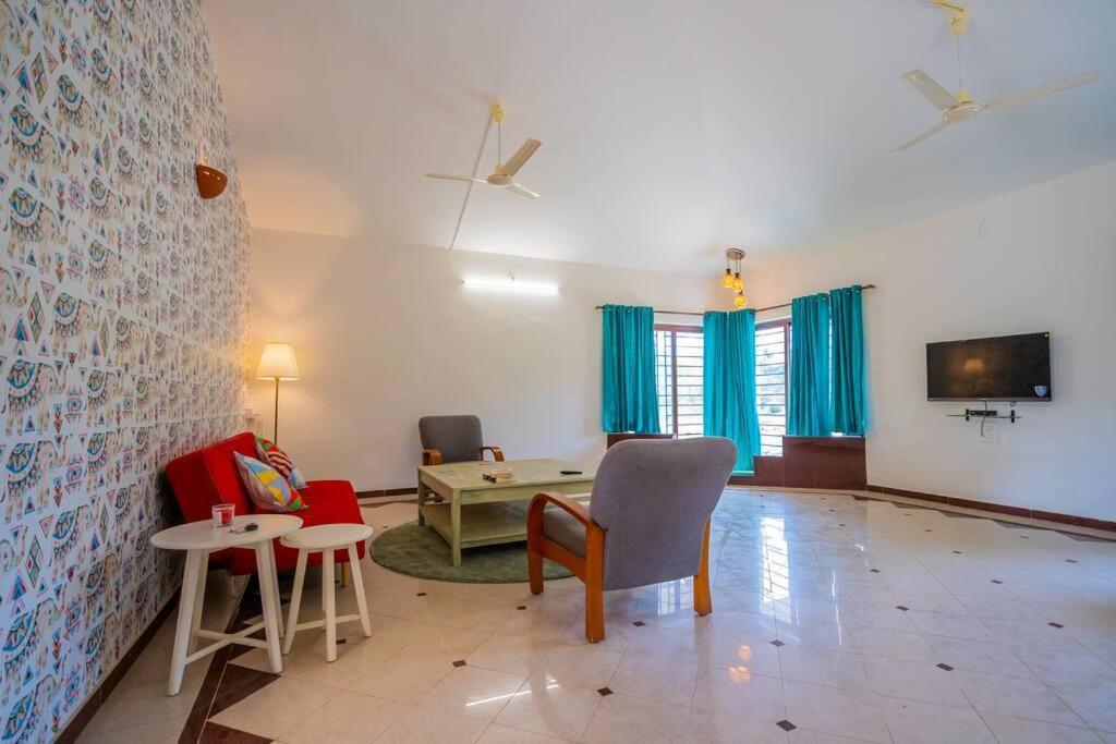 Lake View Villa Gandaulim Buitenkant foto