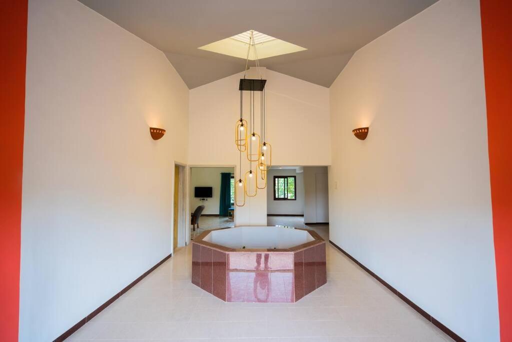 Lake View Villa Gandaulim Buitenkant foto