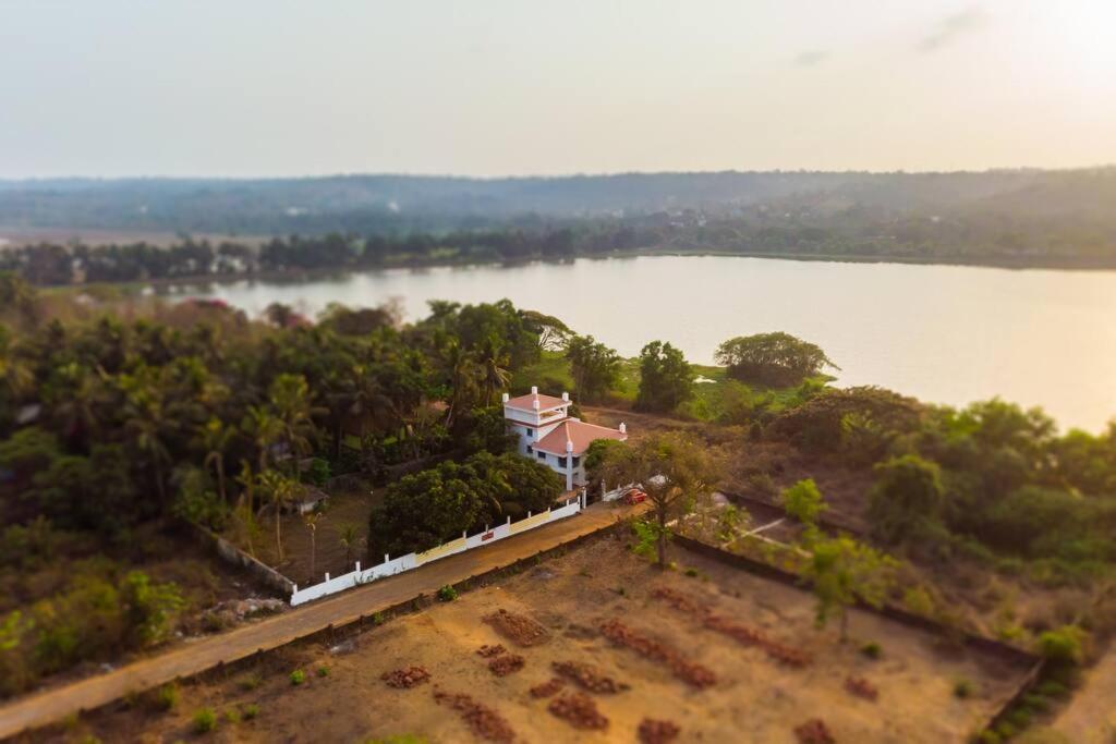 Lake View Villa Gandaulim Buitenkant foto